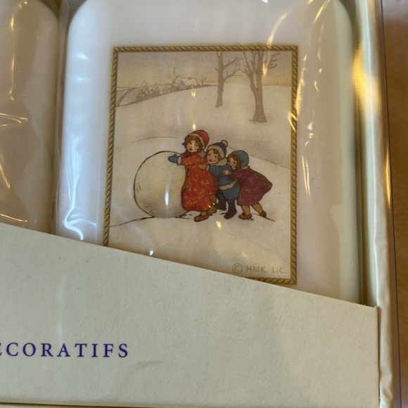 Hallmark Christmas Hand Soaps. Santa & sleigh. ⛄️. Matching plaid paper towels - Picture 6 of 11